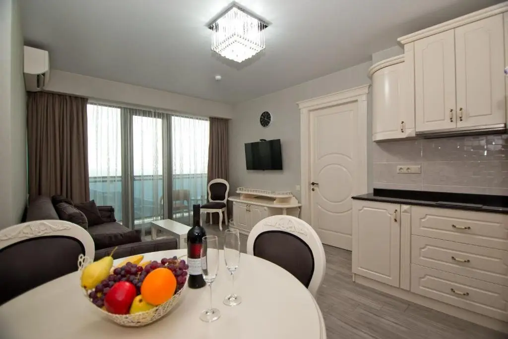 Батуми: Holiday Batumi Apartments.1714