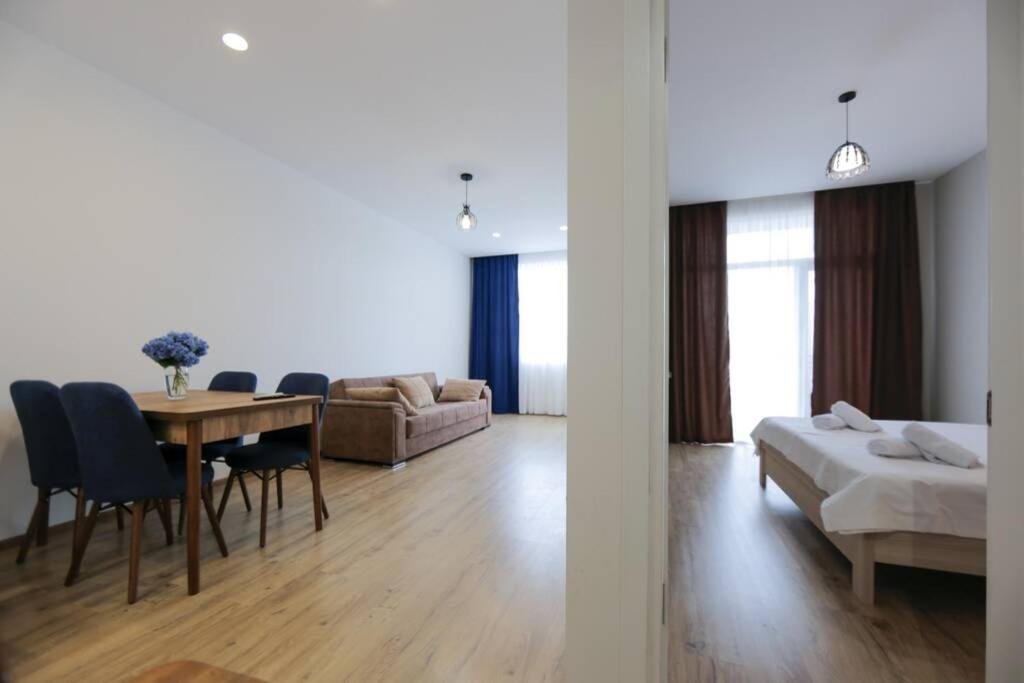Батуми: Cozy and comfortable apartment 132