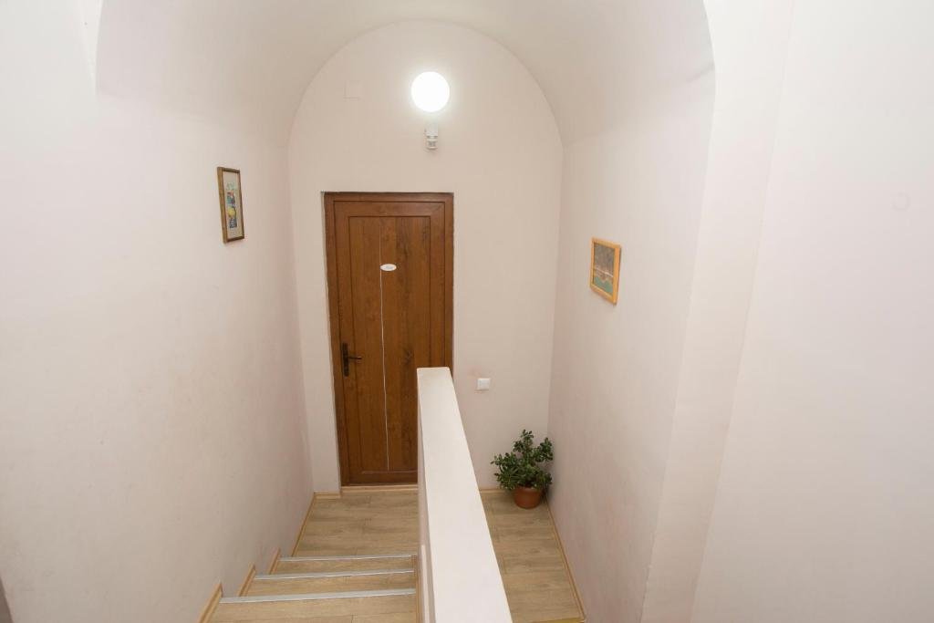 Тбилиси: Old Fashioned 2BR Apartment 5 min to Rustaveli ave