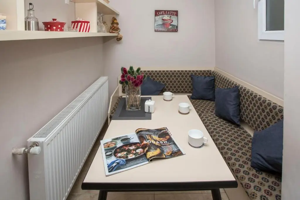 Тбилиси: Old Fashioned 2BR Apartment 5 min to Rustaveli ave