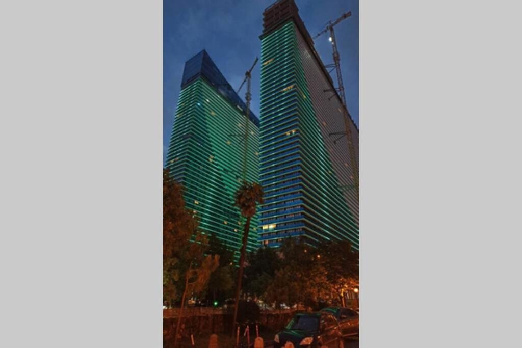 Батуми: Apart Hotel ORBI CITY Twin Towers 49 th floor