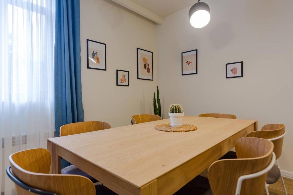 Батуми: Stylish 2BR apt near the sea in old Batumi