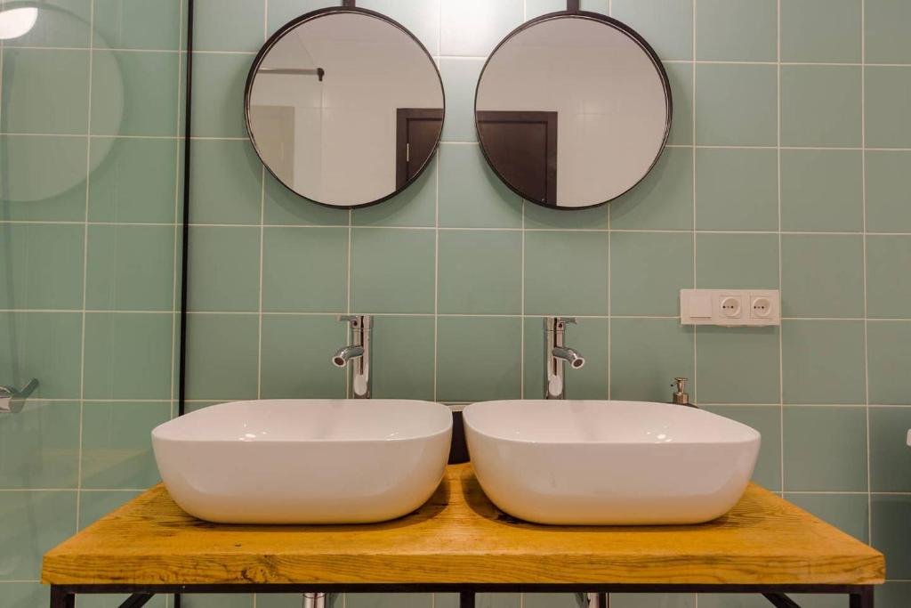 Батуми: Stylish 2BR apt near the sea in old Batumi