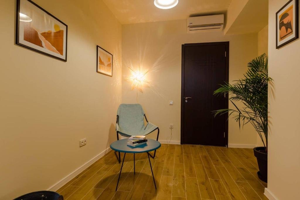 Батуми: Stylish 2BR apt near the sea in old Batumi