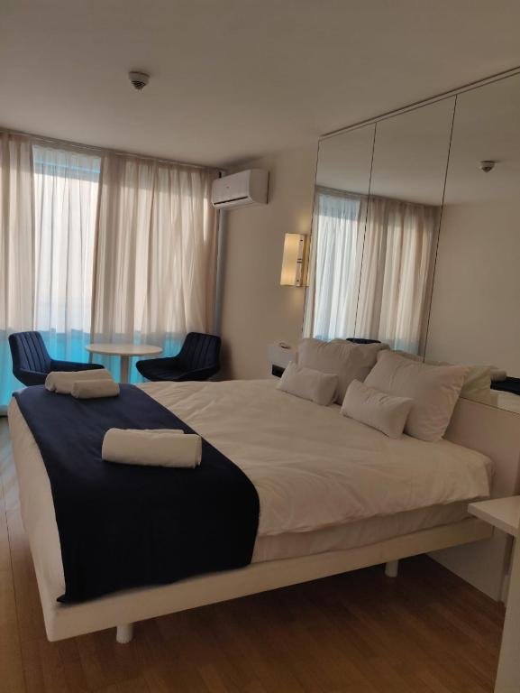 Батуми: Sea view hotel apartment orbi city1006.