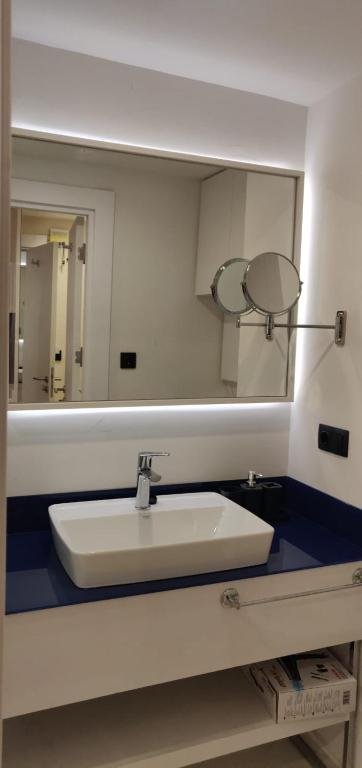 Батуми: Sea view hotel apartment orbi city1006.