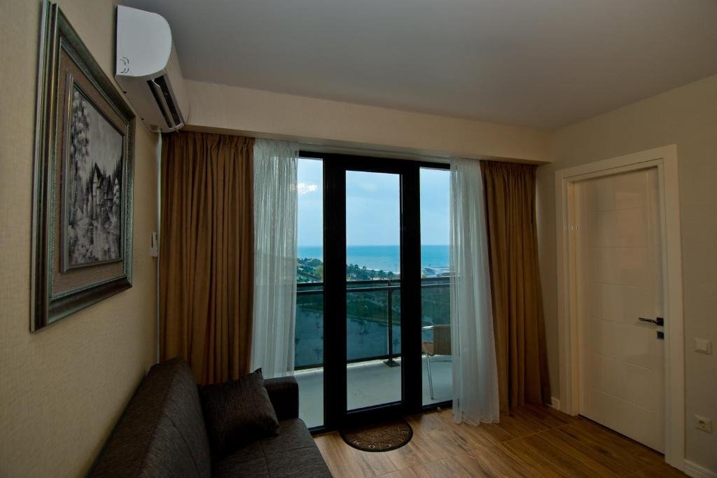 Батуми: Holiday Batumi apartments.0714