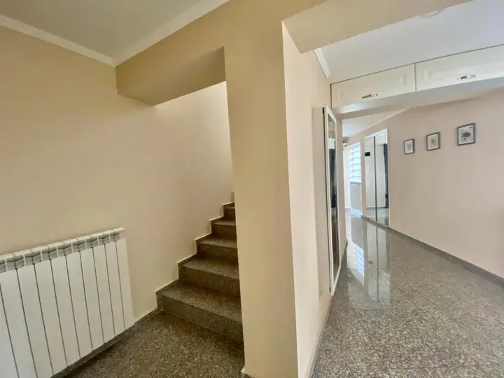 Тбилиси: 2Bedroom bright and quiet apartment in center