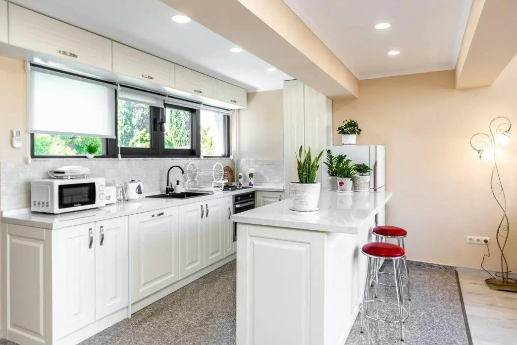 Тбилиси: 2Bedroom bright and quiet apartment in center