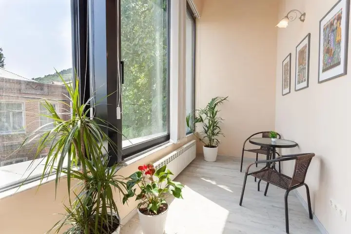 Тбилиси: 2Bedroom bright and quiet apartment in center