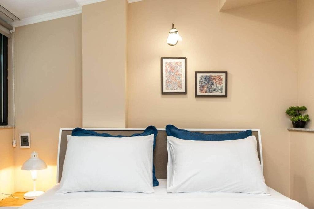 Тбилиси: 2Bedroom bright and quiet apartment in center