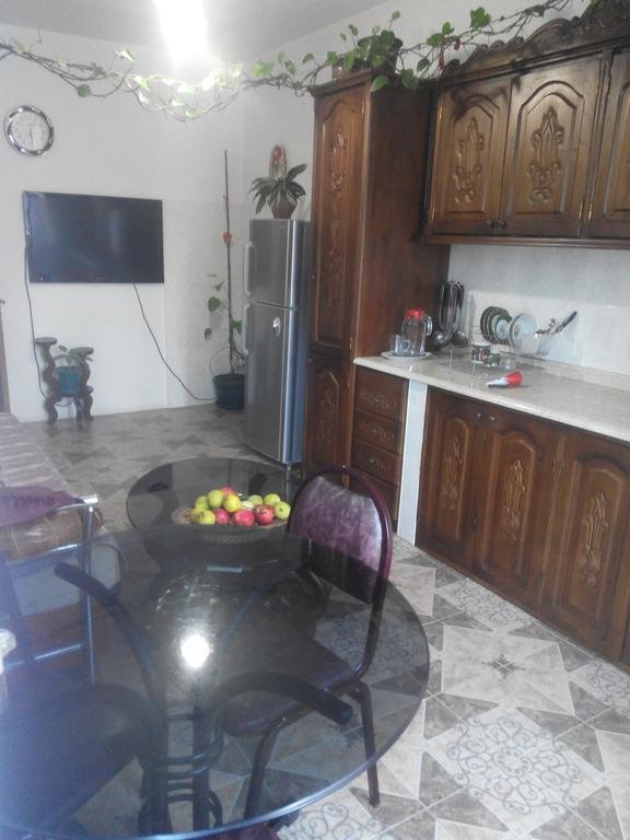 Батуми: Tengizi's Flat