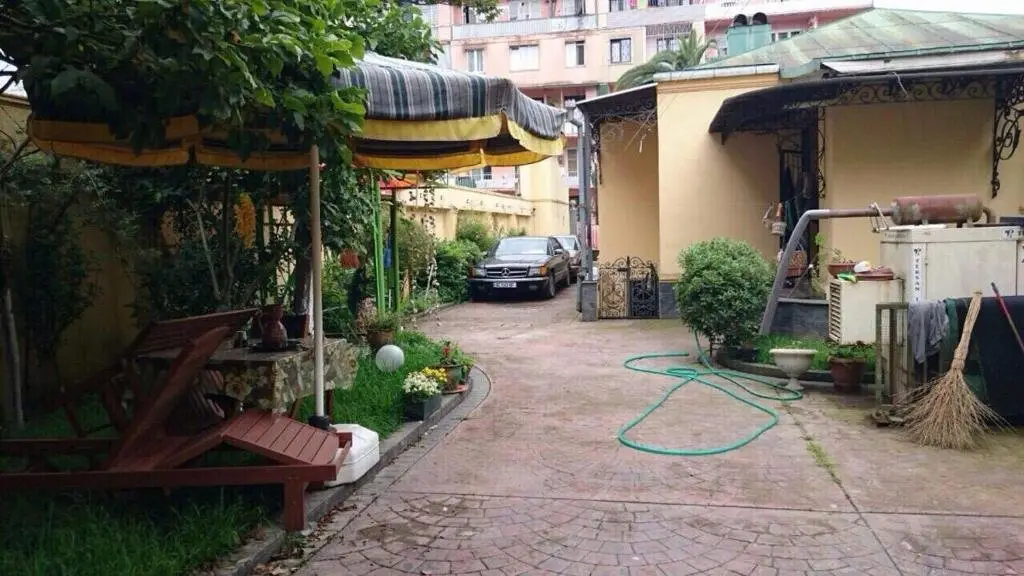 Батуми: Peacock Batumi