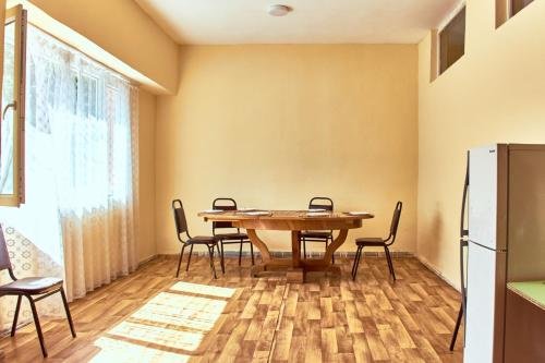Гори: Gori House