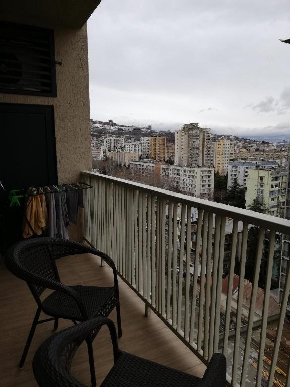 Тбилиси: M2 apartment kartozia 10