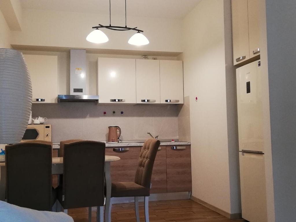 Тбилиси: M2 apartment kartozia 10