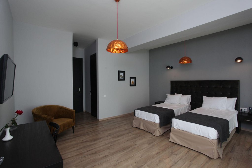 Тбилиси: L.M Club Hotel Mimino