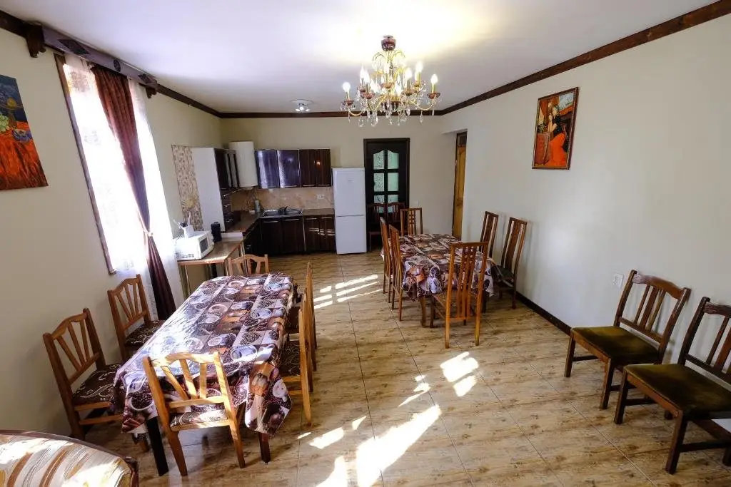 Местиа: Laila Guest House