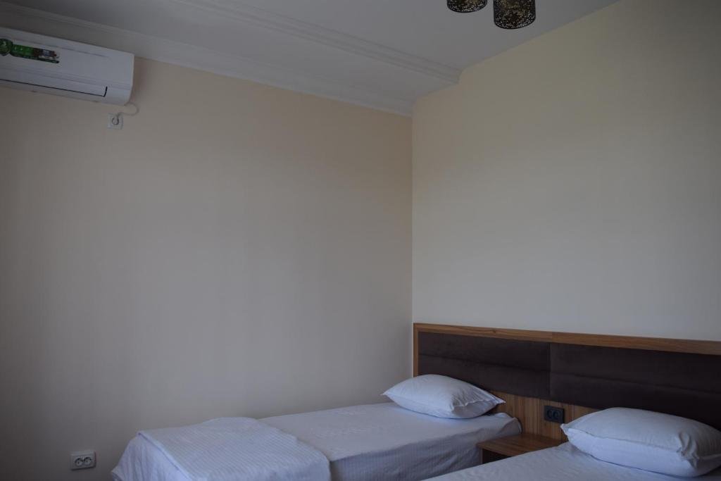 Ташкент: Hotel SUZUK-OTA