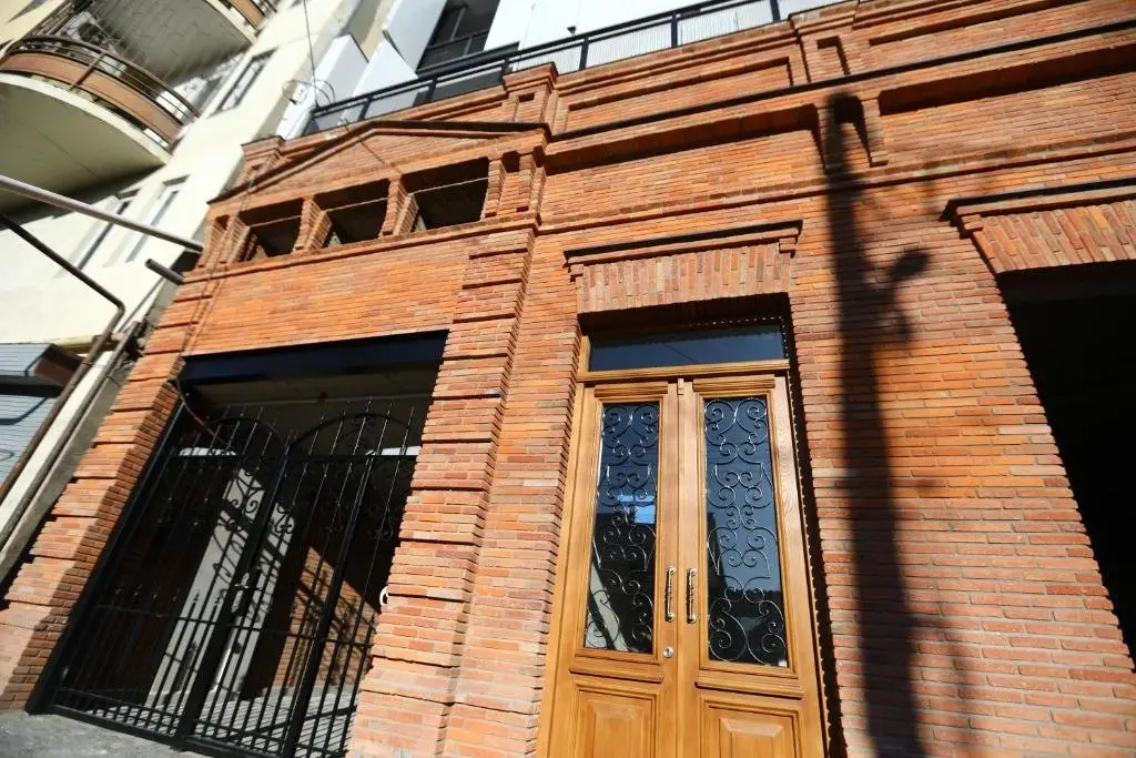 Тбилиси: Brick House II