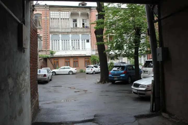 Тбилиси: Apartment in Purtseladze Street