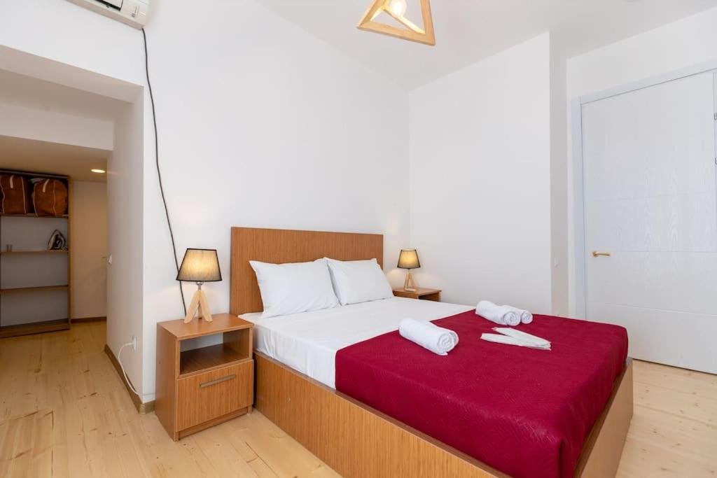 Тбилиси: 2 bedroom apartment behind opera house