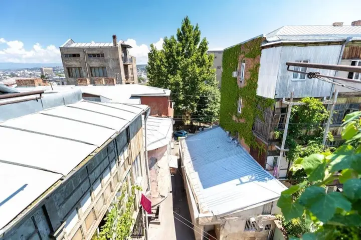 Тбилиси: 2 bedroom apartment behind opera house