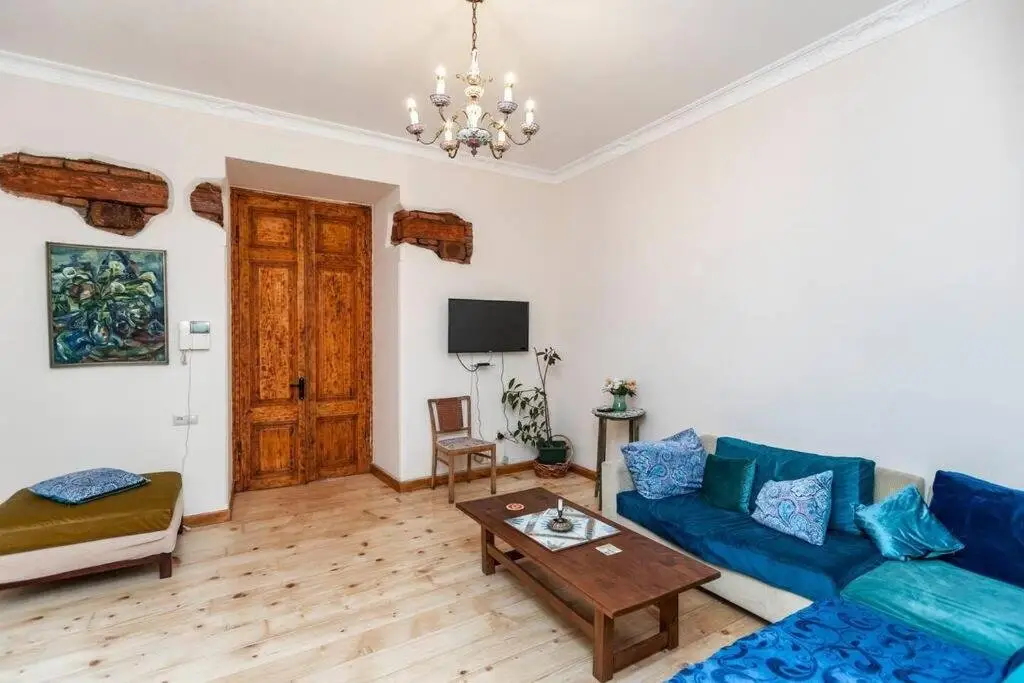 Тбилиси: 3BR Triplex w 3 terraces +3bathrooms, 2 Min. from Rustaveli ave