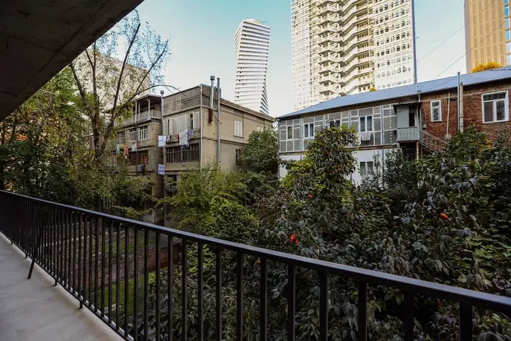 Тбилиси: 3 Bedroom Apartment near Vake Park