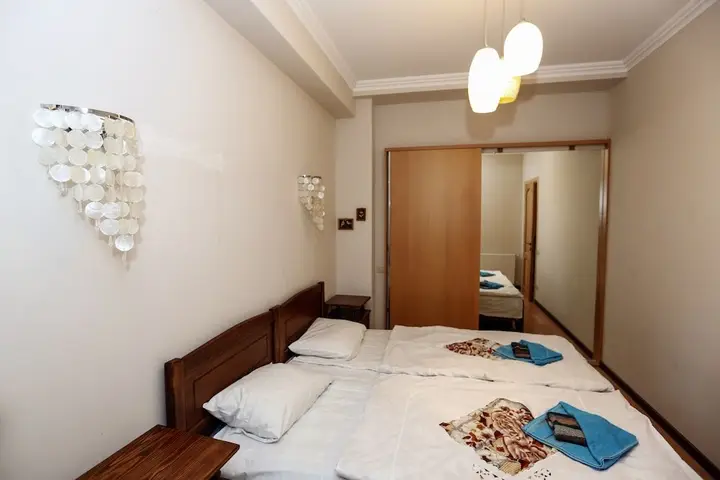 Тбилиси: 3 Bedroom Apartment near Vake Park