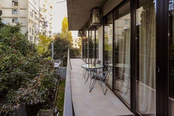 Тбилиси: 3 Bedroom Apartment near Vake Park
