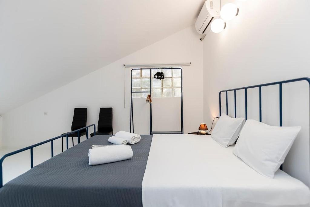 Тбилиси: 1br apt with balcony in the heat of old tbilisi