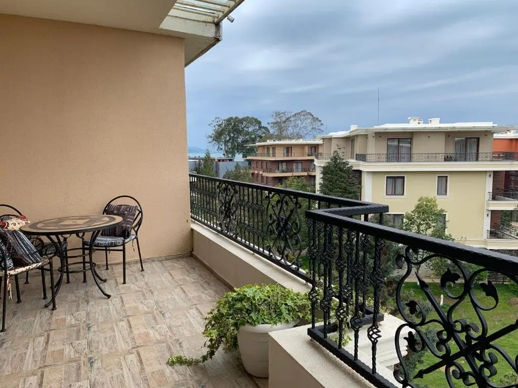 Букнари: 2 bedroom Apartment in Oasis