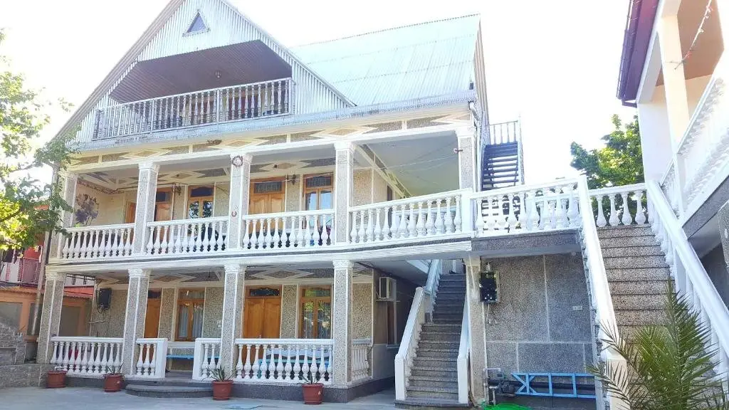 Батуми: Linda Guest house