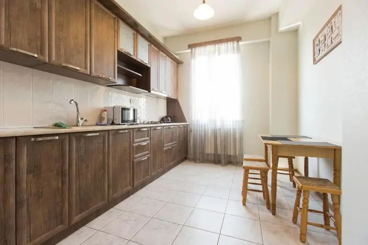 Тбилиси: 3 Bedrooms Aprtment