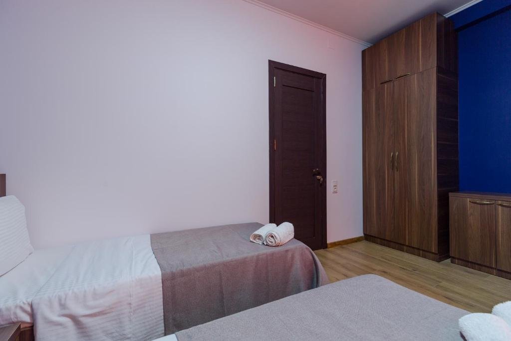 Батуми: Komuna Hostel & Hotel