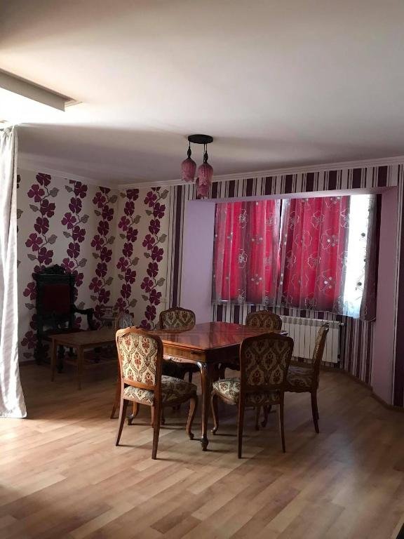 Кутаиси: Georgia, kutaisi, Bukhaidze street N33