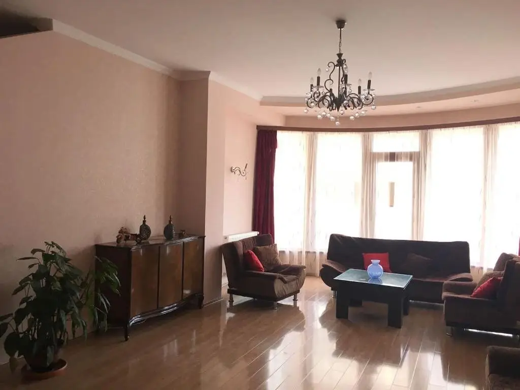 Тбилиси: 10 Zakaria Paliashvili Street