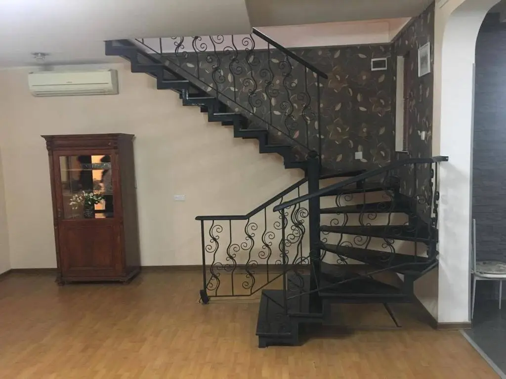 Тбилиси: 110 Mikheili Tsinamdzghvrishvili Street