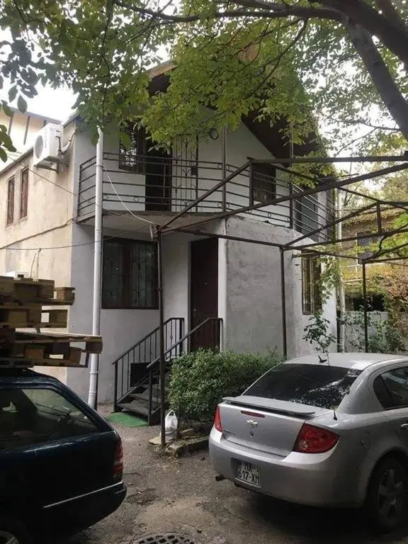Тбилиси: 110 Mikheili Tsinamdzghvrishvili Street