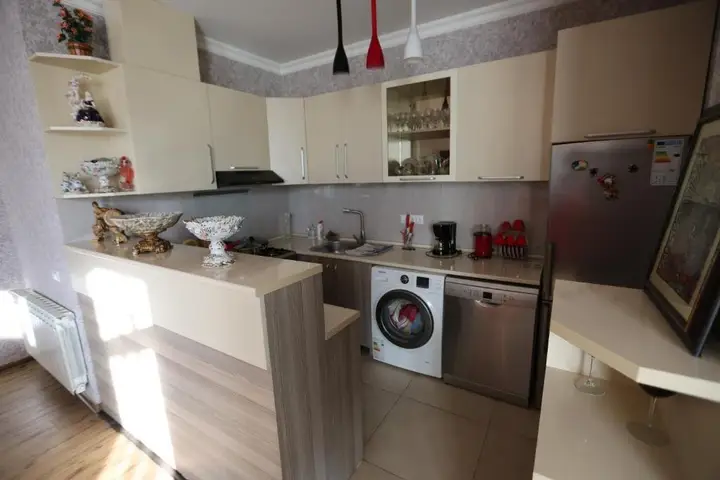 Батуми: 3 Komnatnaia Kvartira V Centre Batumi