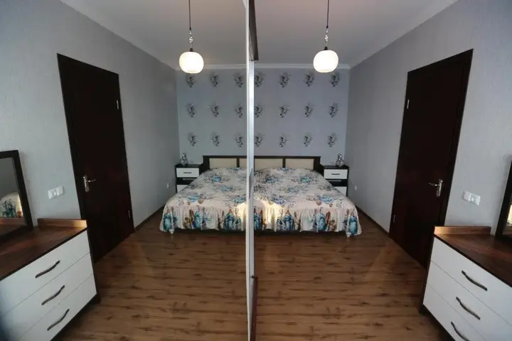 Батуми: 3 Komnatnaia Kvartira V Centre Batumi