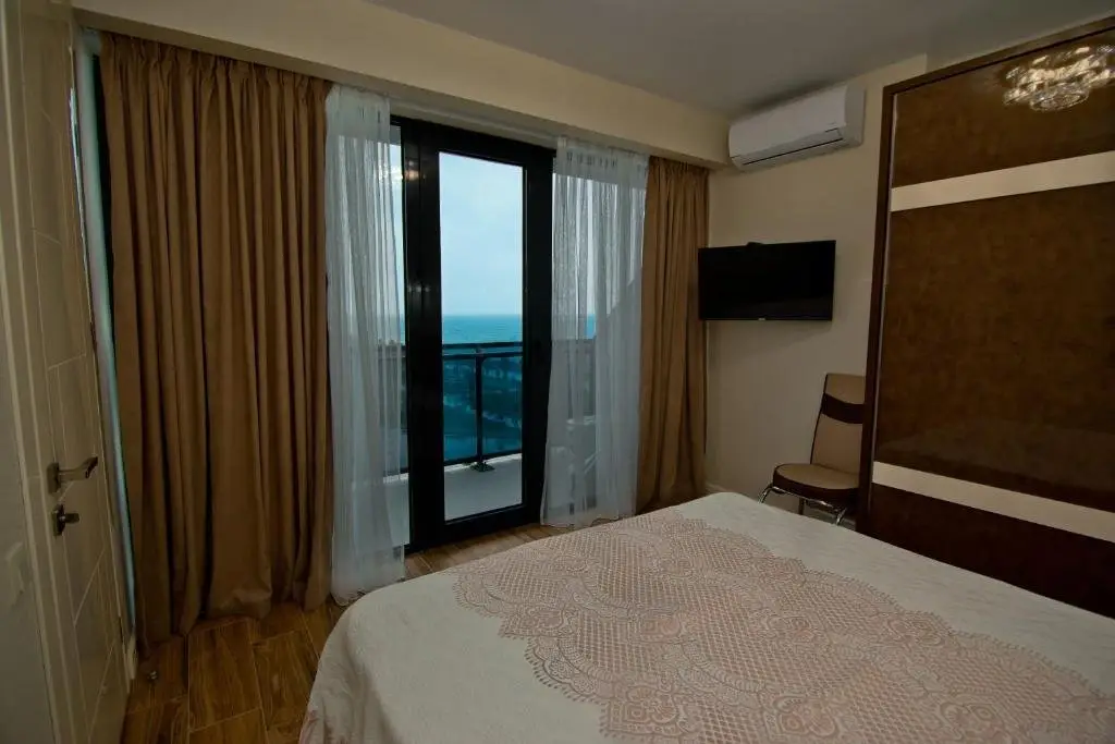 Батуми: Travels In Batumi At Orby Beach Tower.0714