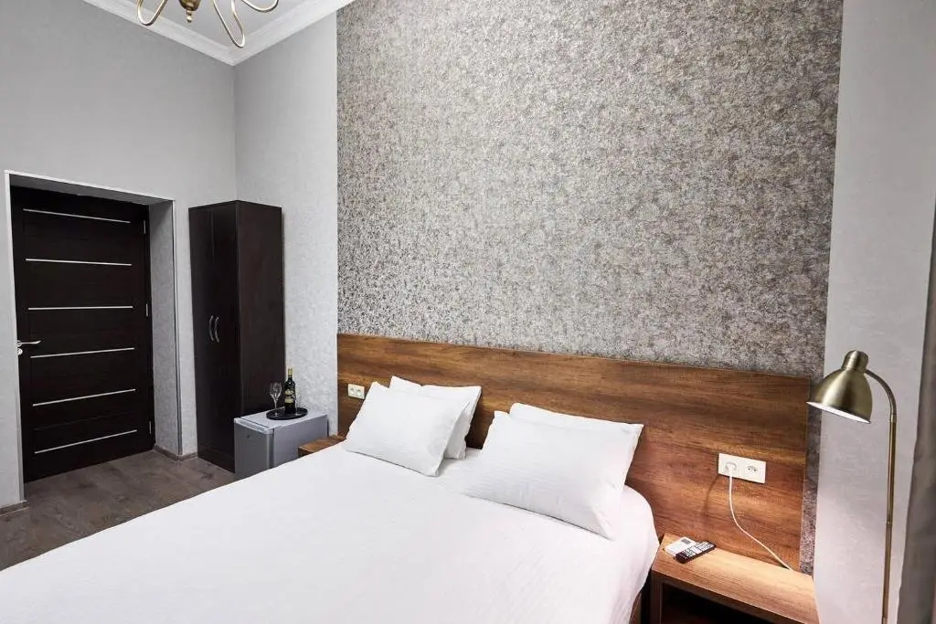 Тбилиси: 2nd Floor Apartment