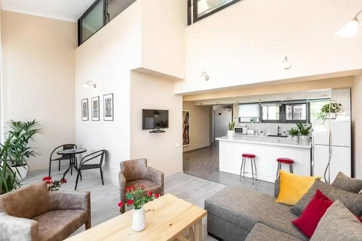 Тбилиси: ?2Bedroom apt in a calm and central neighbourhood?
