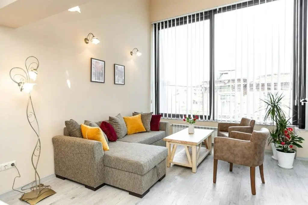 Тбилиси: ?2Bedroom apt in a calm and central neighbourhood?