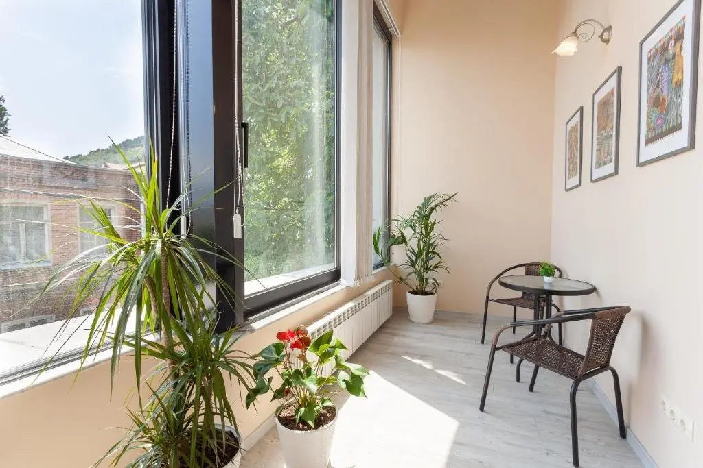 Тбилиси: ?2Bedroom apt in a calm and central neighbourhood?