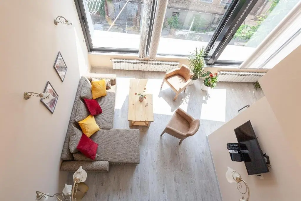 Тбилиси: ?2Bedroom apt in a calm and central neighbourhood?