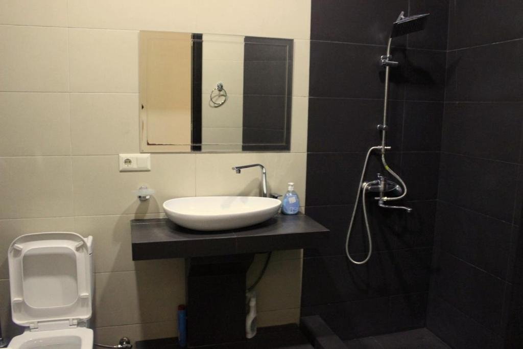 Тбилиси: 1 bedroom apartment in Simon Kandelaki 33