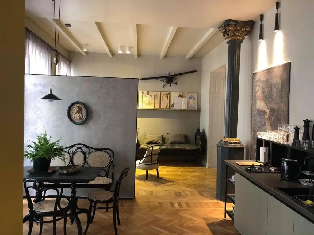 Тбилиси: 19 Century Historical House-Salon Near Rustaveli